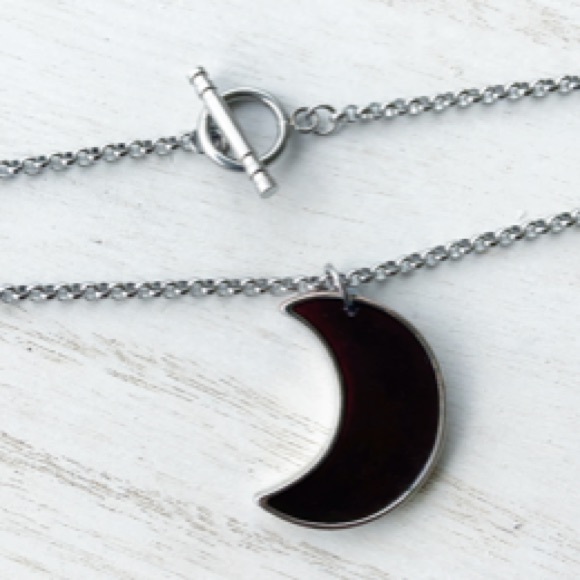 Dark Red resin & glitter crecent moon steel choker - Picture 5 of 9